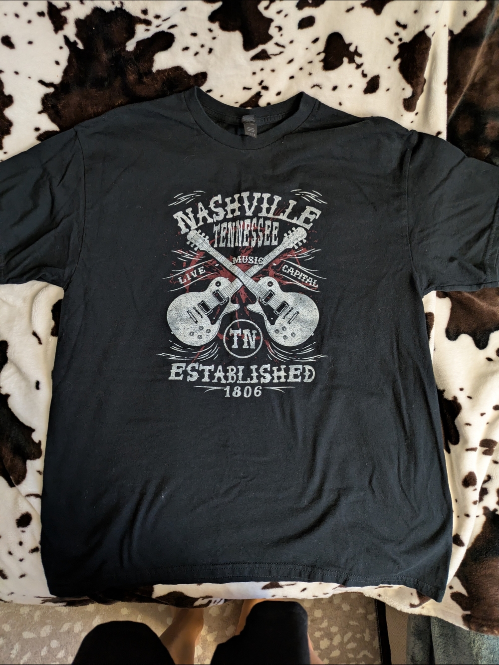 Gildan Black Nashville Tennessee Graphic Tee with White & Red Print